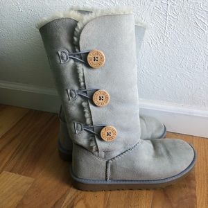 Three Button Bailey UGGs in Dove Blue size 8